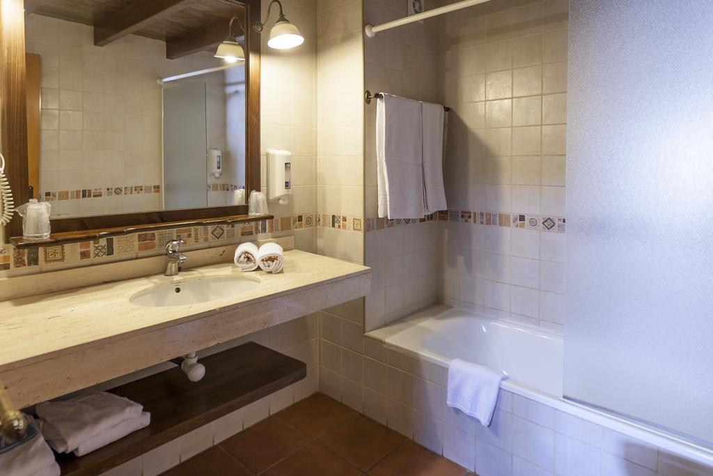 Hotel Fonda Merce Llivia Oda fotoğraf